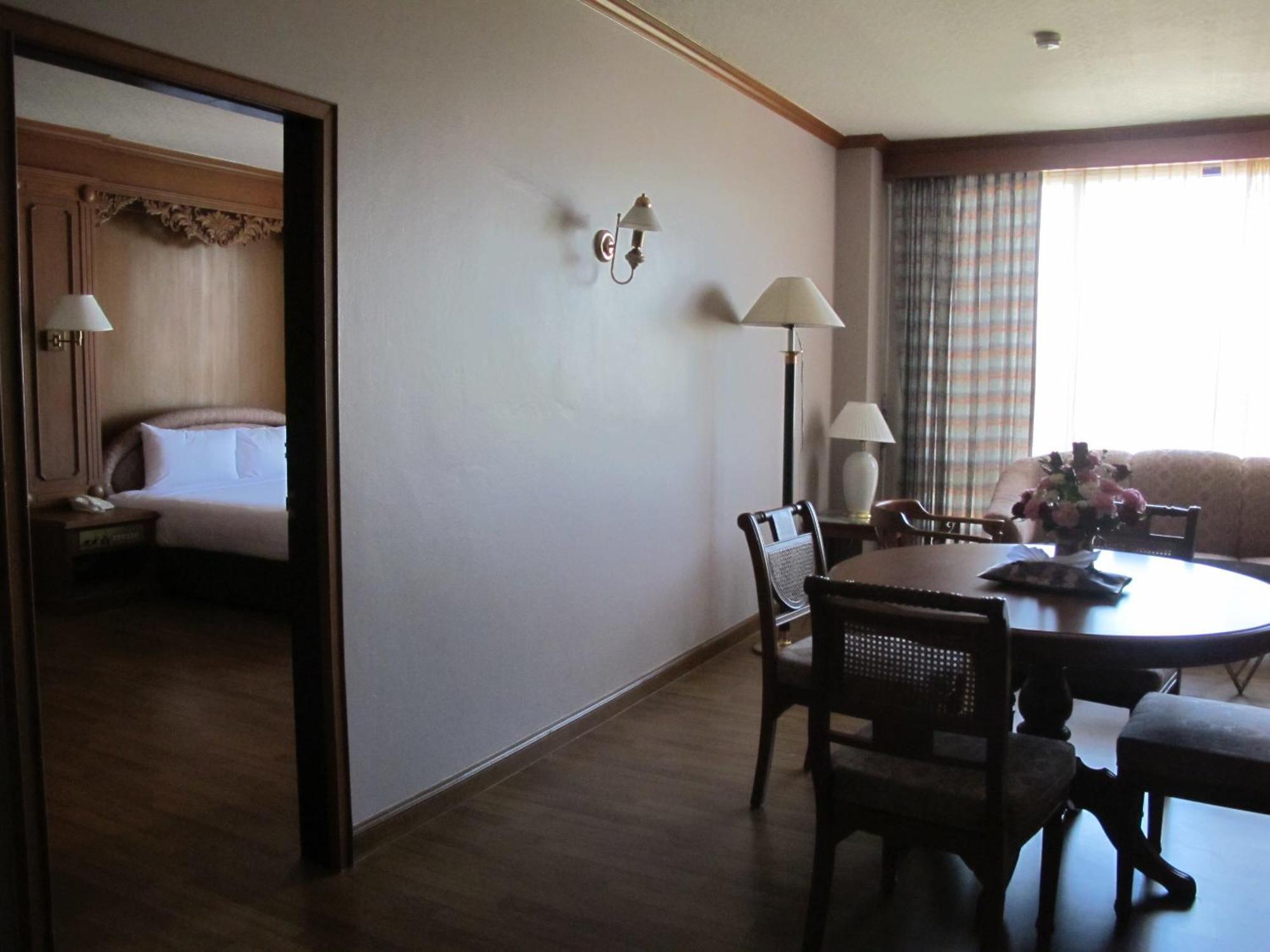 Rimpao Hotel Kalasin Quarto foto